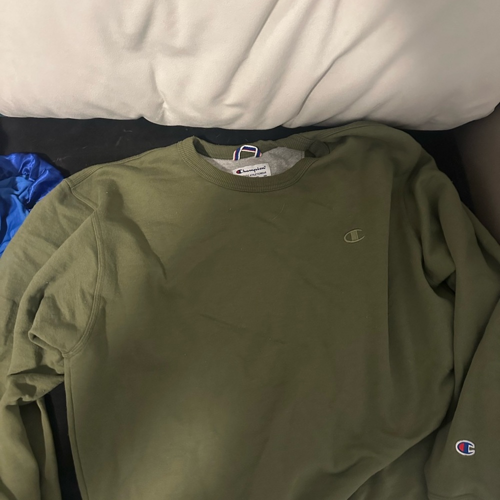 Champion crew sweater